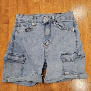 GEMMA RAE High Rise Cargo Style Demin Shorts Light Wash Raw Hem